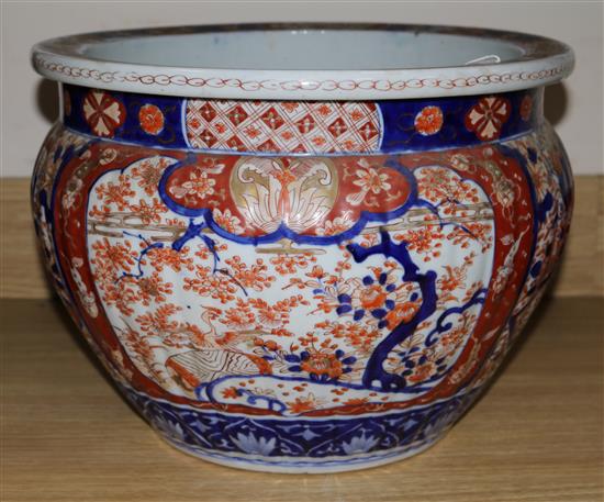 A large Imari jardinière, diameter 15in.